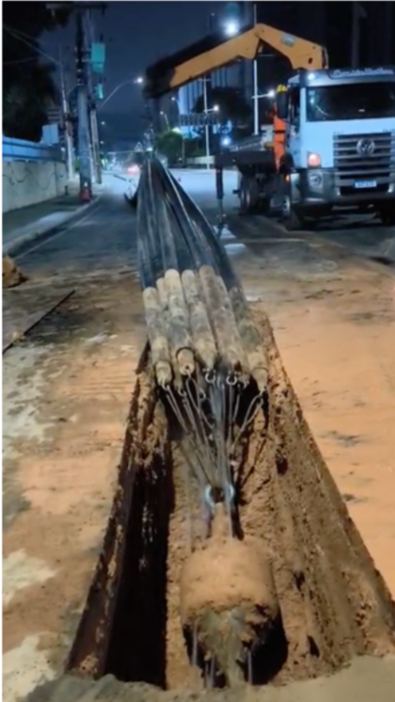 Energia — Av. Tancredo Neves (Salvador, BA)