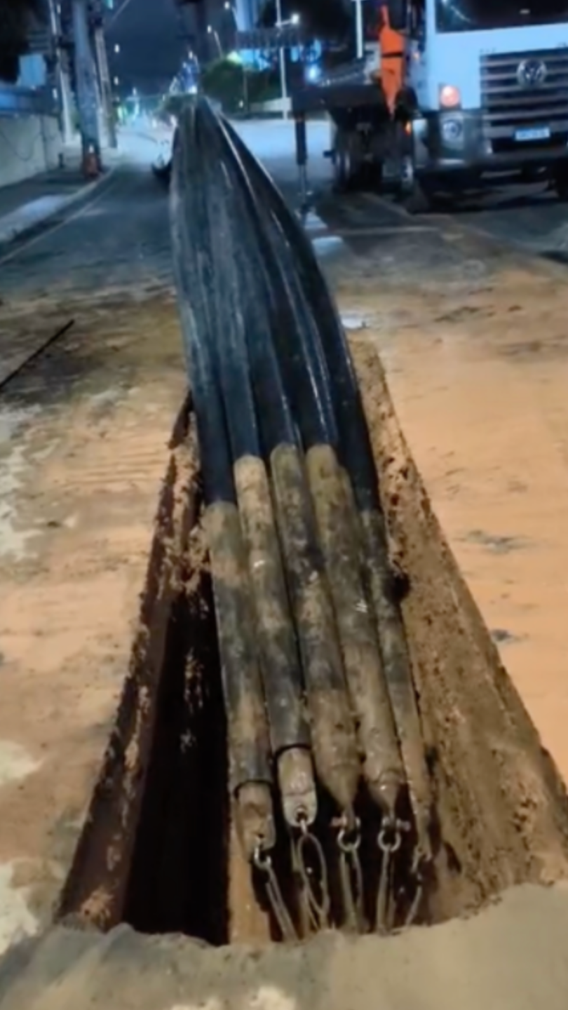 Energia — Av. Tancredo Neves (Salvador, BA)