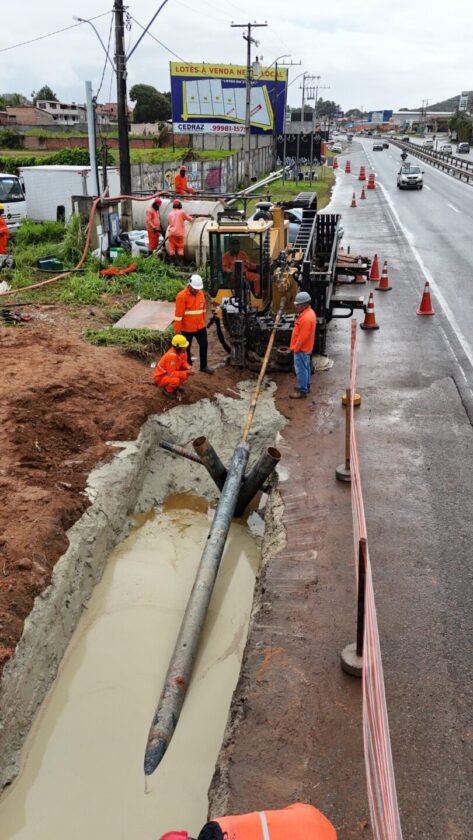 Gasoduto. Furo em rocha no Rio Joanes (Salvador, BA)