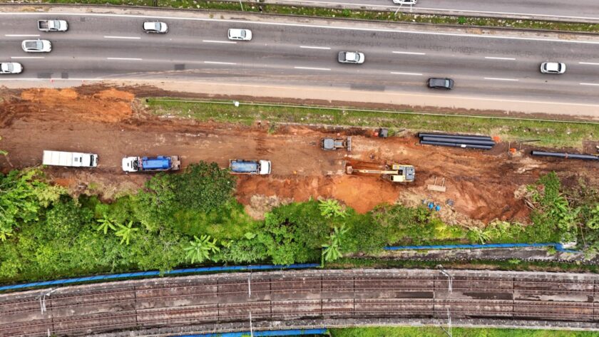 Saneamento. BR 324, Km 623 (Salvador, BA)